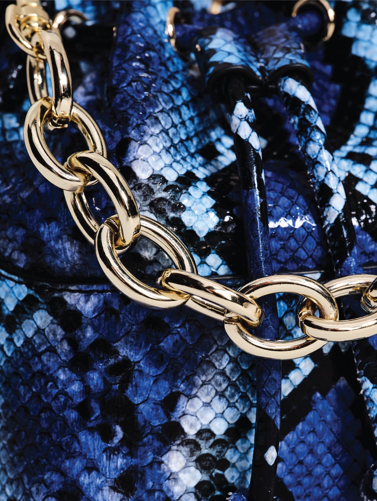 Detail view of the MAX+min Bonnie snakeskin leather bucket bag.